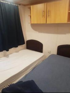 a small room with two beds and a window at Uroczy domek letniskowy w otoczeniu przyrody in Błonie +7 photos