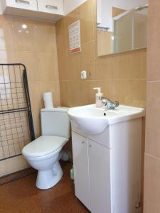 Łazienka w obiekcie Apartament Konrad w centrum 600 m od morza
