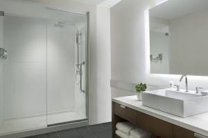 Bagno di Element Vaughan Southwest