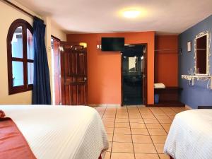 Postel nebo postele na pokoji v ubytování Hotel Jardines Del Carmen