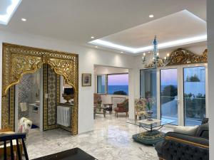Χώρος καθιστικού στο Luxurious Sea View with Private Beach in Gammarth, Marsa