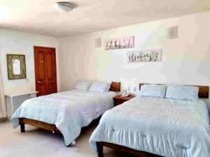 Postel nebo postele na pokoji v ubytování Hotel Jardines Del Carmen