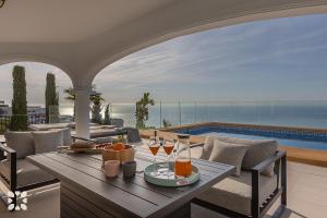 ベニタチェルにあるVilla Casiopea by Abahana Villasのパティオ(ワイン2杯付)