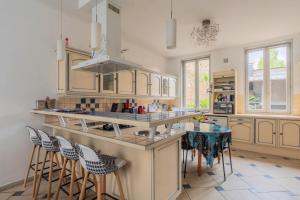Kuchyň nebo kuchyňský kout v ubytování Douai house