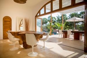 Khu vực ghế ngồi tại Villa Paz - La Villa Group