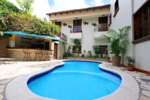 Бассейн в Hotel Plaza Copan или поблизости
