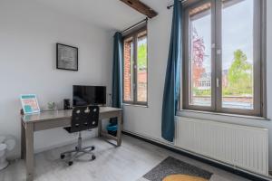 TV a/nebo společenská místnost v ubytování Douai house
