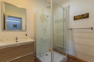 Koupelna v ubytování Douai house