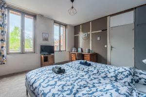 Postel nebo postele na pokoji v ubytování Douai house