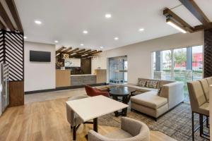 a living room with a table and chairs at Best Western Plus Columbia Inn in Columbia