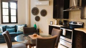 Kuchyň nebo kuchyňský kout v ubytování Las Catalinas Loft - for up to 4 people just steps from the beach
