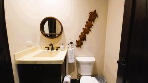 Koupelna v ubytování Las Catalinas Loft - for up to 4 people just steps from the beach