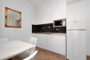 A kitchen or kitchenette at Hotel Aeollos