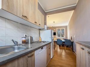 Η κουζίνα ή μικρή κουζίνα στο Reihenhaus mit WLAN in Buchholz am Müritzsee