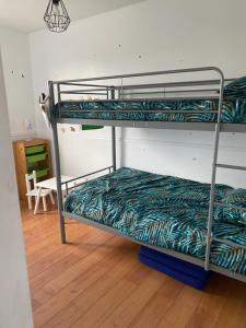 Postel nebo postele na pokoji v ubytování Grand logement 5 min de Paris