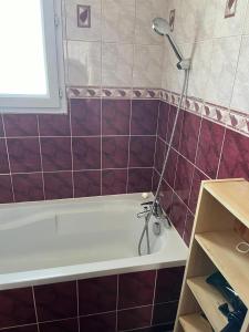 Koupelna v ubytování Grand logement 5 min de Paris