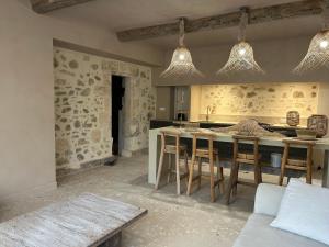 a kitchen with a table and chairs in a room at Maison d'hôtes La Datcha in Manosque