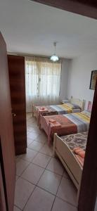 New apartment in the city center客房内的一张或多张床位