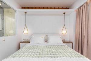 A bed or beds in a room at Hotel Aeollos