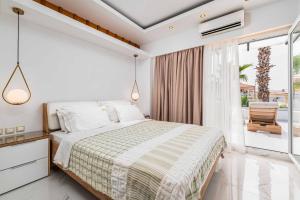 A bed or beds in a room at Hotel Aeollos