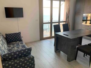 Μια τηλεόραση ή/και κέντρο ψυχαγωγίας στο La Casa di Frank