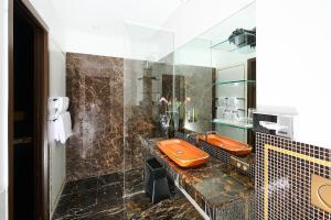 a bathroom with two sinks and a glass wall at MyPlace Premium Apartments in Vienna +98 photos