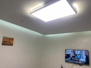 TV a/nebo společenská místnost v ubytování Appartement dakar almadis + 8 fotografií