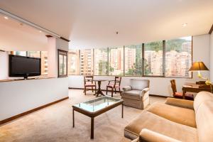 TV a/nebo společenská místnost v ubytování Hotel Bogotá Regency Usaquén