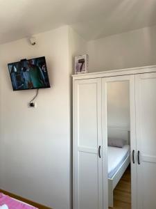 En eller flere senge i et værelse på Apartman Luni