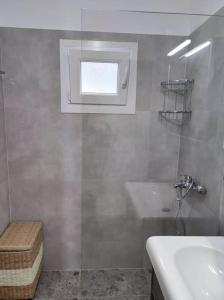 Ένα μπάνιο στο Studio Charadiatika Lefkas Greece