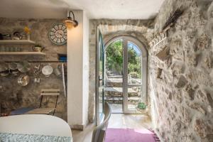 Postel nebo postele na pokoji v ubytování Holiday Home Dalmatinska Kuća