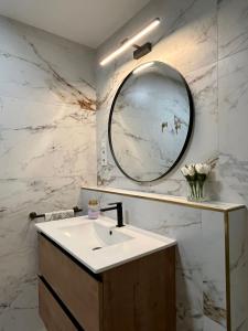 Ένα μπάνιο στο Piso céntrico helicóptero