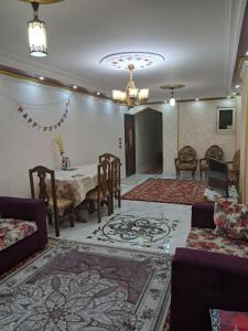 A bed or beds in a room at شقة مميزة جدا في قلب العاصمة قريبة من جميع الأماكن والخدمات