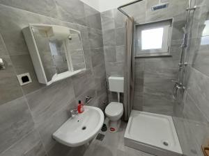 Ένα μπάνιο στο Apartmani Peko 5