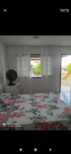 a bedroom with a bed and a window at Flor de Lis in Salvador
