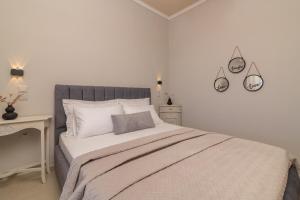 A bed or beds in a room at Casa D'Oro Exclusive Villa
