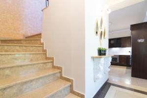 A kitchen or kitchenette at Casa D'Oro Exclusive Villa
