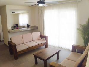 a living room with a couch and a table at Departamento Concha de Mar in Puerto Vallarta