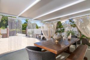 A seating area at Casa D'Oro Exclusive Villa