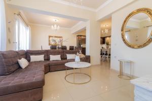 A seating area at Casa D'Oro Exclusive Villa Még 37 kép