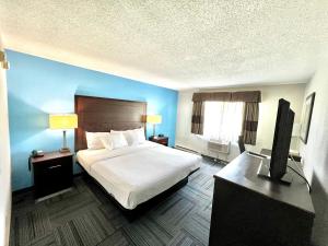 a bedroom with a bed and a flat screen tv at Baymont by Wyndham Marinette in Marinette +81 photos