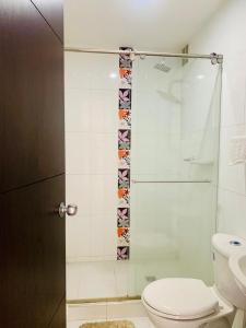 Ένα μπάνιο στο Apartamento Merecure