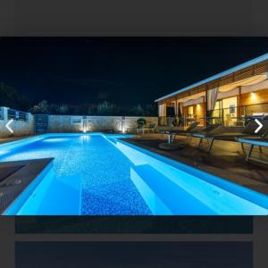 Bazén v ubytování Tomica Apartments with Pool nebo v jeho okolí