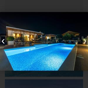 Bazén v ubytování Tomica Apartments with Pool nebo v jeho okolí