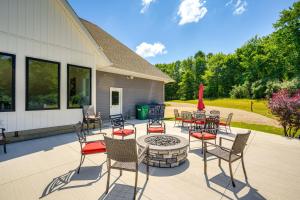 Κήπος έξω από το Spacious Thornville Home about 8 Mi to Buckeye Lake!