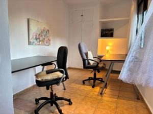 TV a/nebo společenská místnost v ubytování Piso en Vall de Almonacid con vistas, aire acondicionado, Wifi y Smart TV
