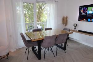 Μια τηλεόραση ή/και κέντρο ψυχαγωγίας στο Villa Mr.H