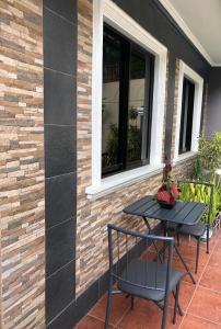 Balkón nebo terasa v ubytování Prime Location, Spacious & Modern 4BR City Townhouse