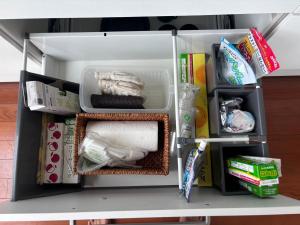 今归仁村20C Ryukyu的冰箱里装满了各种不同的物品