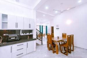 a kitchen and dining room with a table and chairs at RIU Villa & Apartment in Matara